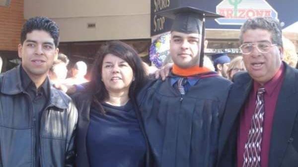 Lanzan campaña para que el ICE libere a "dreamer" de ճܳó contagiado de COVID-19